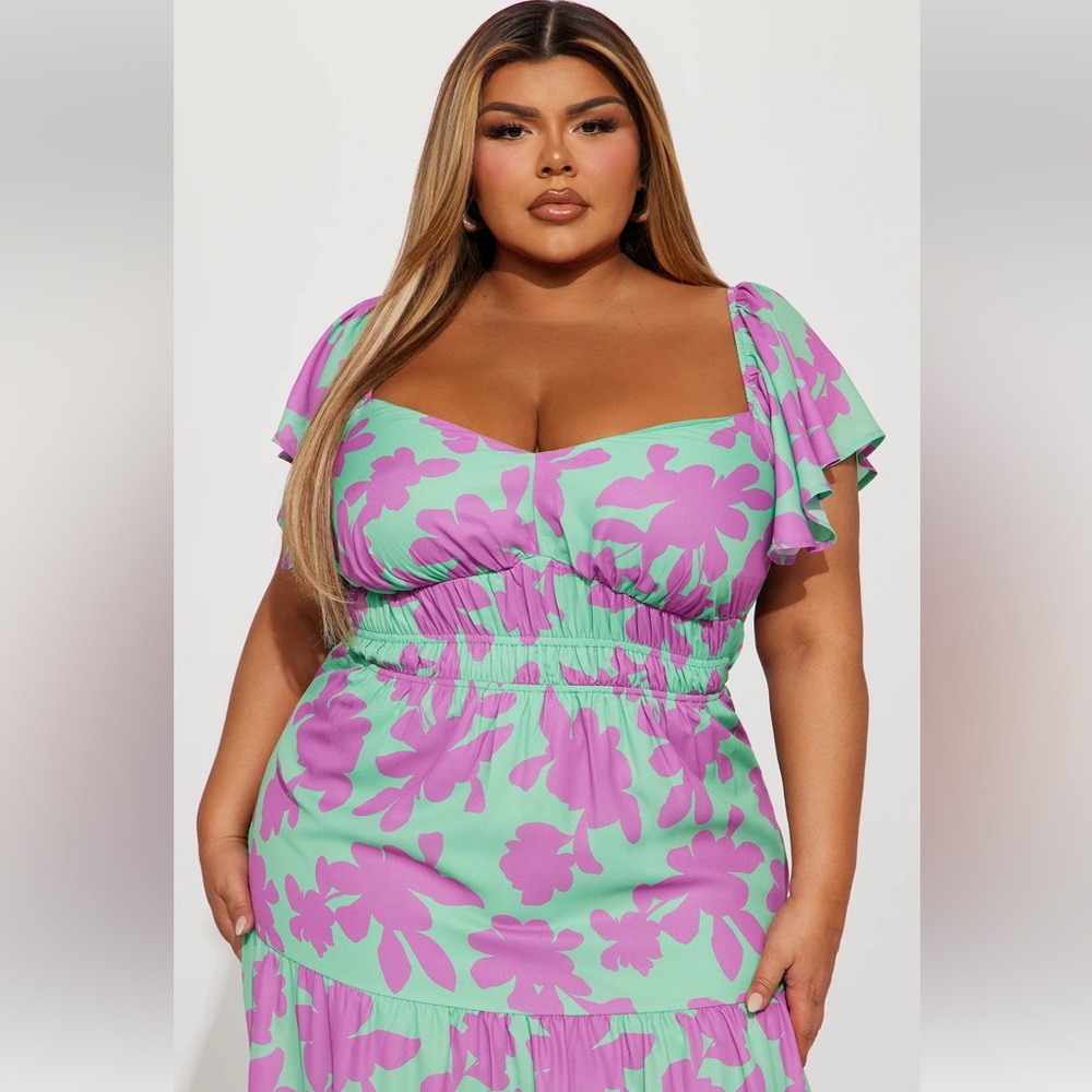 💜 FASHION NOVA CHIFFON MAXI DRESS WITH SHORT FLUTTER SLEEVES AND SMOCKED WAIST - Picture 5 of 8